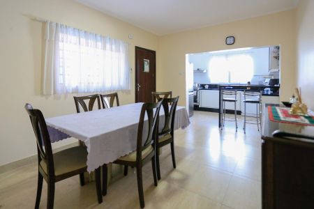 Casa à venda com 250m², 6 quartos e 2 vagas Casa à venda com 250m², 6 quartos e 2 vagasSala de Jantar