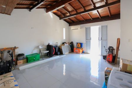 Casa à venda com 250m², 6 quartos e 2 vagas Casa à venda com 250m², 6 quartos e 2 vagasGaragem