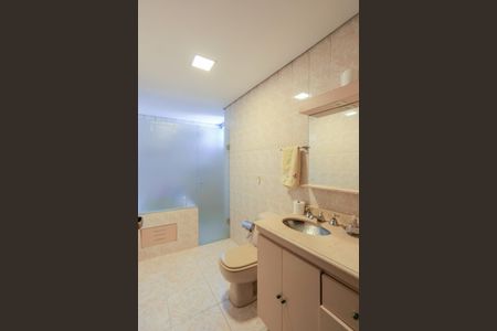 Casa à venda com 250m², 6 quartos e 2 vagas Casa à venda com 250m², 6 quartos e 2 vagasBanheiro 2