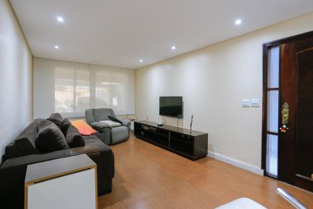 Casa à venda com 250m², 6 quartos e 2 vagas Casa à venda com 250m², 6 quartos e 2 vagasSala