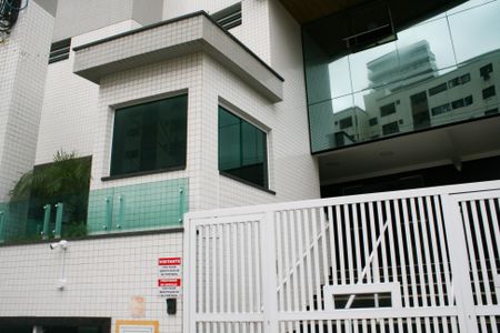 Apartamento para alugar com 85m², 2 quartos e 1 vagaFachada e portaria