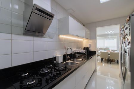 Apartamento à venda com 110m², 2 quartos e 2 vagasCozinha