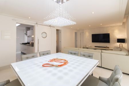 Apartamento à venda com 110m², 2 quartos e 2 vagasSala