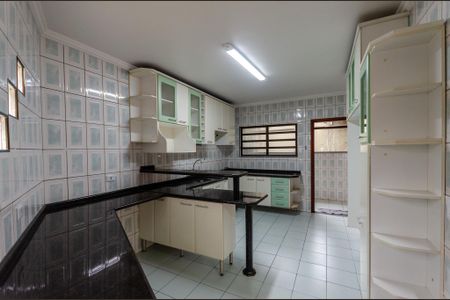 Casa à venda com 203m², 4 quartos e 6 vagas Casa à venda com 203m², 4 quartos e 6 vagasCozinha