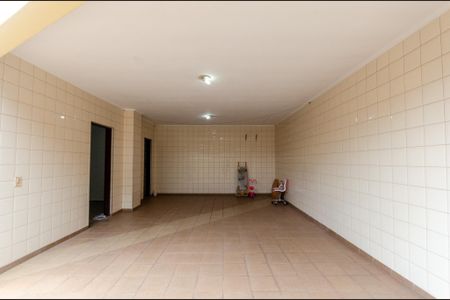 Casa à venda com 203m², 4 quartos e 6 vagas Casa à venda com 203m², 4 quartos e 6 vagasGaragem