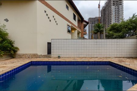 Casa à venda com 203m², 4 quartos e 6 vagas Casa à venda com 203m², 4 quartos e 6 vagasPiscina