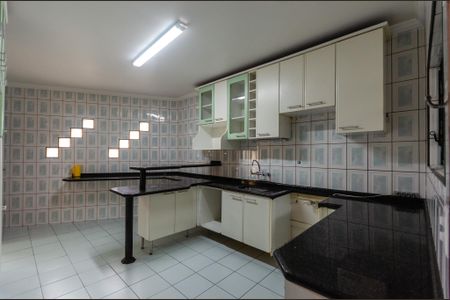 Casa à venda com 203m², 4 quartos e 6 vagas Casa à venda com 203m², 4 quartos e 6 vagasCozinha