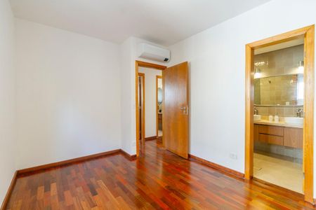 Apartamento à venda com 132m², 3 quartos e 2 vagasSuíte