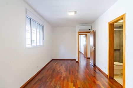 Apartamento à venda com 132m², 3 quartos e 2 vagasSuíte
