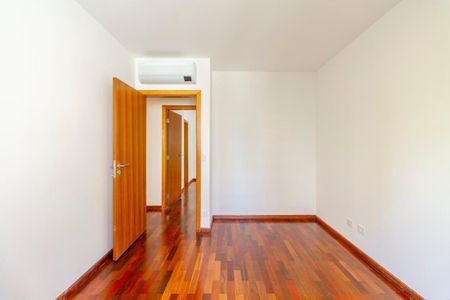 Apartamento à venda com 132m², 3 quartos e 2 vagasQuarto 2