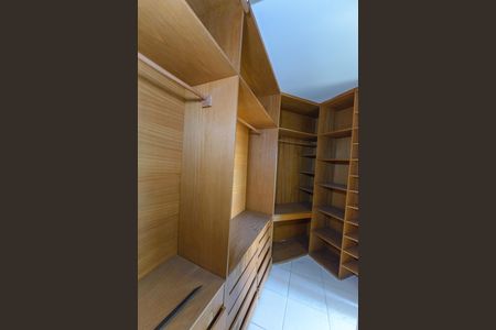 Apartamento para alugar com 257m², 4 quartos e 1 vagaSuíte 