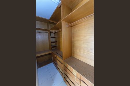 Apartamento para alugar com 257m², 4 quartos e 1 vagaSuíte 
