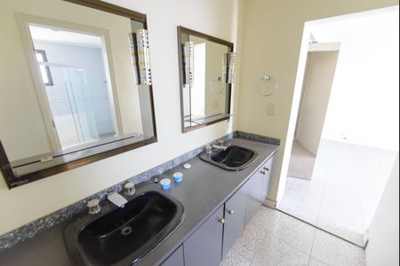 Apartamento para alugar com 257m², 4 quartos e 1 vagaBanheiro da Suíte
