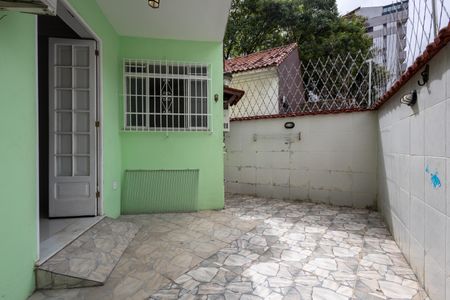 Casa à venda com 130m², 3 quartos e 1 vagaQuintal Fundos