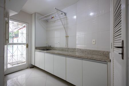 Casa à venda com 130m², 3 quartos e 1 vagaÁrea de Serviço