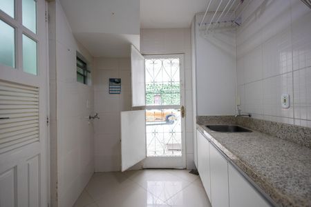 Casa à venda com 130m², 3 quartos e 1 vagaÁrea de Serviço