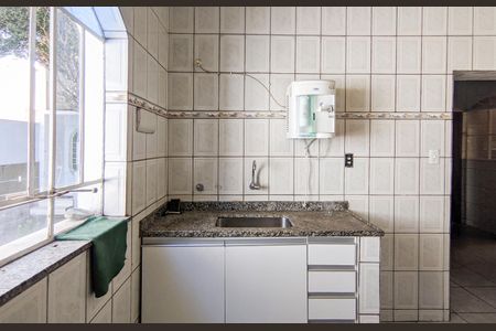 Casa para alugar com 360m², 4 quartos e 4 vagas Casa para alugar com 360m², 4 quartos e 4 vagasCozinha