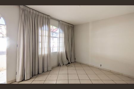 Casa para alugar com 360m², 4 quartos e 4 vagas Casa para alugar com 360m², 4 quartos e 4 vagasSala