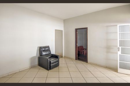 Casa para alugar com 360m², 4 quartos e 4 vagas Casa para alugar com 360m², 4 quartos e 4 vagasSala