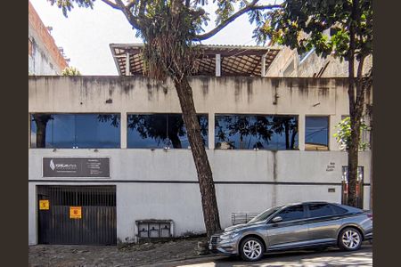 Casa para alugar com 360m², 4 quartos e 4 vagas Casa para alugar com 360m², 4 quartos e 4 vagasFachada