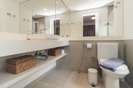 Studio para alugar com 40m², 1 quarto e 1 vaga Studio para alugar com 40m², 1 quarto e 1 vagaBanheiro