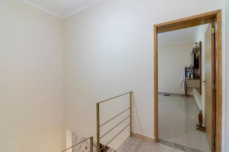 Casa para alugar com 170m², 3 quartos e 1 vaga Casa para alugar com 170m², 3 quartos e 1 vagaEscada