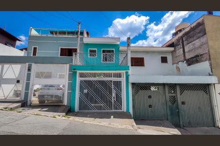 Casa para alugar com 170m², 3 quartos e 1 vaga Casa para alugar com 170m², 3 quartos e 1 vagaFachada