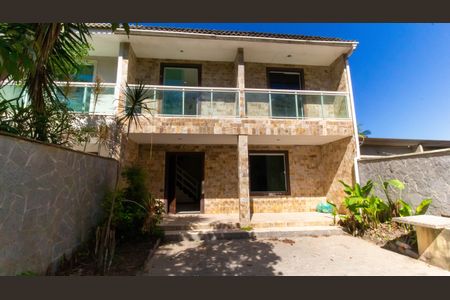 Apartamento à venda com 225m², 3 quartos e 2 vagas Apartamento à venda com 225m², 3 quartos e 2 vagasFachada