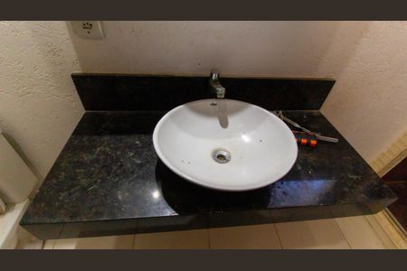 Apartamento à venda com 225m², 3 quartos e 2 vagas Apartamento à venda com 225m², 3 quartos e 2 vagasBanheiro Suíte