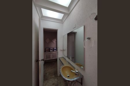 Casa para alugar com 350m², 5 quartos e 4 vagas Casa para alugar com 350m², 5 quartos e 4 vagasBanheiro 2