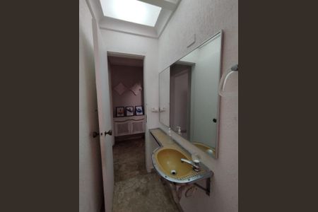 Casa para alugar com 350m², 5 quartos e 4 vagas Casa para alugar com 350m², 5 quartos e 4 vagasBanheiro 2