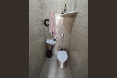 Casa para alugar com 350m², 5 quartos e 4 vagas Casa para alugar com 350m², 5 quartos e 4 vagasBanheiro 1