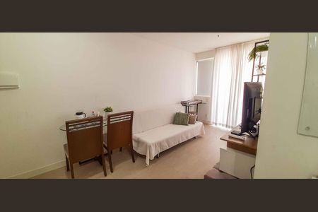 Apartamento à venda com 51m², 2 quartos e 1 vaga Apartamento à venda com 51m², 2 quartos e 1 vagaSala