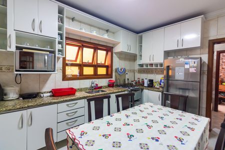Casa para alugar com 220m², 4 quartos e 4 vagas Casa para alugar com 220m², 4 quartos e 4 vagasCozinha