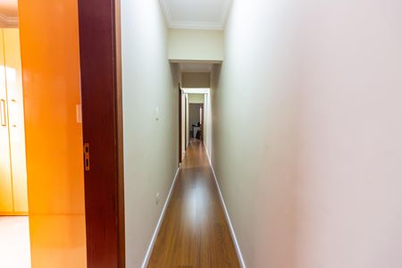Casa para alugar com 220m², 4 quartos e 4 vagas Casa para alugar com 220m², 4 quartos e 4 vagasCorredor