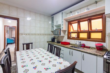 Casa para alugar com 220m², 4 quartos e 4 vagas Casa para alugar com 220m², 4 quartos e 4 vagasCozinha