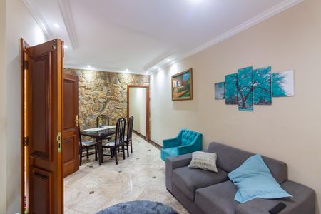 Casa para alugar com 220m², 4 quartos e 4 vagas Casa para alugar com 220m², 4 quartos e 4 vagasSala