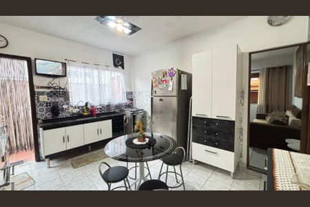 Casa à venda com 129m², 3 quartos e 3 vagas Casa à venda com 129m², 3 quartos e 3 vagasCozinha