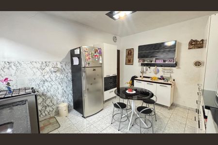 Casa à venda com 129m², 3 quartos e 3 vagas Casa à venda com 129m², 3 quartos e 3 vagasCozinha