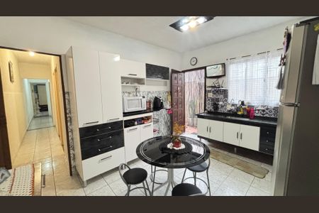 Casa à venda com 129m², 3 quartos e 3 vagas Casa à venda com 129m², 3 quartos e 3 vagasCozinha