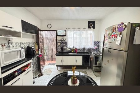 Casa à venda com 129m², 3 quartos e 3 vagas Casa à venda com 129m², 3 quartos e 3 vagasCozinha