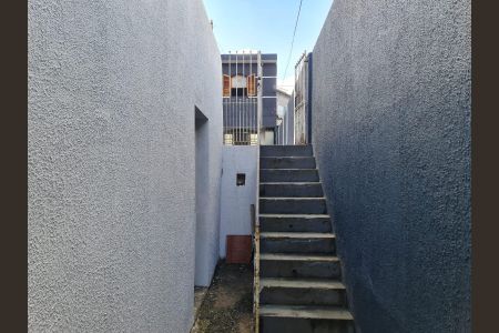 Casa para alugar com 250m², 3 quartos e 2 vagas Casa para alugar com 250m², 3 quartos e 2 vagasEscada acesso ao imovel