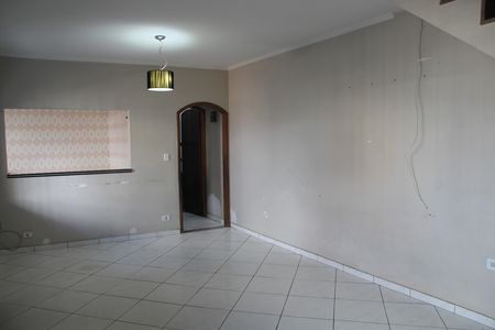 Casa para alugar com 250m², 3 quartos e 2 vagasSala