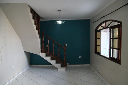 Casa para alugar com 250m², 3 quartos e 2 vagasSala