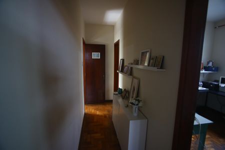 Casa à venda com 190m², 4 quartos e 2 vagasCorredor