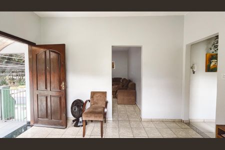 Casa à venda com 100m², 4 quartos e 2 vagasSala