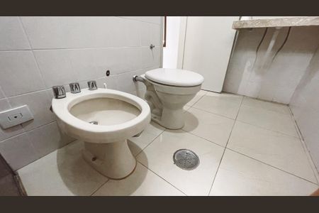 Casa à venda com 100m², 4 quartos e 2 vagasBanheiro da Suíte