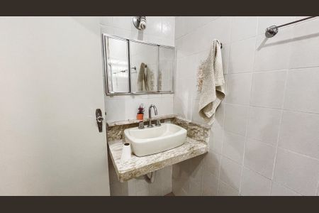 Casa à venda com 100m², 4 quartos e 2 vagasBanheiro da Suíte