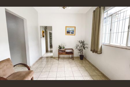 Casa à venda com 100m², 4 quartos e 2 vagasSala