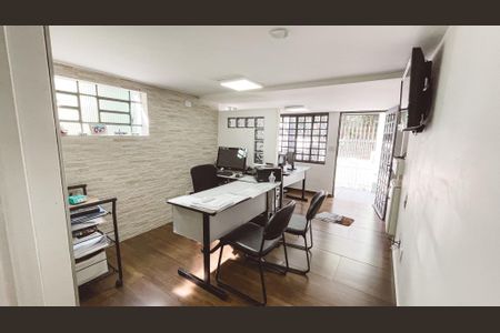 Casa à venda com 100m², 4 quartos e 2 vagasSala 1